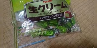 【思い込み】緑色だから抹茶味だと思ってパクパク食べる←よく見たら全然違った「思い込みって怖い」「かき氷と同じ原理だ」 - Togetter