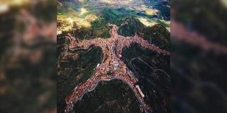 シシリー島の街を上空から見下ろすと巨大な人型に見える…まるで神が何者かに殺されその屍の上に文明ができたよう - Togetter