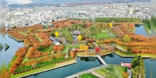 函館・五稜郭の紅葉はいいぞ…赤や黄、緑のコントラストが星形を彩って絶景！秋の五稜郭にぜひ訪れてほしい - Togetter