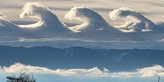 葛飾北斎の浮世絵みたいな波型の雲「ケルビン・ヘルムホルツ不安定性の雲」とは？ - ナゾロジー