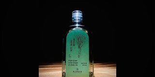 「静岡県産のワサビを使った蒸留酒」の存在を知って買ってしまった人、味を想像する人「ツンとしそう」「ワサビを飲みたい」 - Togetter