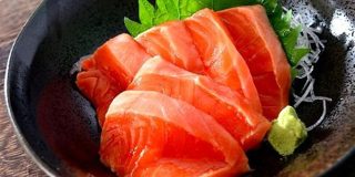 トラウトサーモンを10分締めて美味しくする「シメサーモン」老舗鮮魚店の店主の酒の肴レシピ【魚屋三代目】 - メシ通