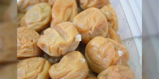 昔ながらの製法で梅干しを作っている会社が「梅干しに異物混入！？」と思ったらデカい塩の結晶だった「これは美味いやつ」 - Togetter