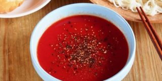 洗い物ちょっぴり、ゴミもほぼ出ない1人メシ「トマトカレーそうめん」黒こしょうをガリガリやって食べてほしい【ヤスナリオ】 - メシ通
