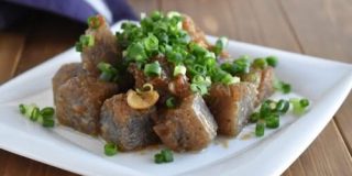 ヘルシーなのに濃厚「こんにゃくのガーリックみそバターステーキ」レシピ 四万十みやちゃん | フーディストノート