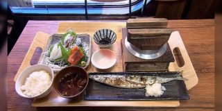 サンマ漁が休漁のニュースが流れて漁獲量の調整をするのかと思いきや全然違う理由だった「獲れすぎた結果発泡スチロール箱が足りなくなった」 - Togetter