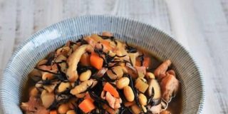 懐かしい給食の味！冷蔵で1週間持つ「鶏肉の五目煮」レシピ | フーディストノート