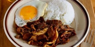 クセ×クセで白メシ加速。10分ちょいで完成「ラム肉と舞茸のスピードドライカレー」【ヤスナリオ】 - メシ通