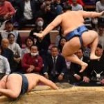 大相撲九州場所で「大の里のぴょんと飛ぶ姿」の画力が強すぎる 「アフガン航空相撲」や「SUMOU」を想起する声も – Togetter