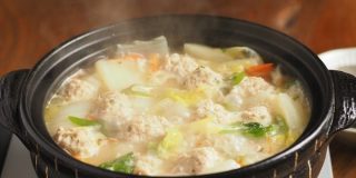 インスタント麺のスープで絶品！白菜がどんどん消える「鶏白湯風鍋」がコスパ最強！筋肉料理人連載 | フーディストノート