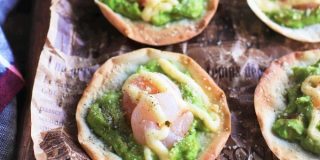 おやつにもおつまみにも！余った餃子の皮で作る「パリパリピザ」 | フーディストノート