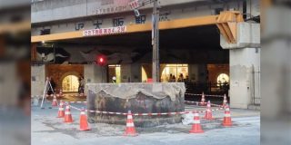 大阪をドカンと賑わせたあの鋼管はこれ以上沈まないらしく『しめ縄を巻きたい』と感じる見た目になっていた - Togetter