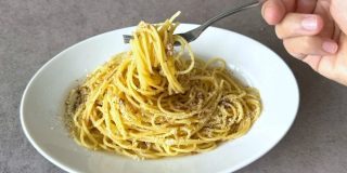 ワンパン10分。かつお節で煮込む「カチョエペペ風パスタ」でうま味と効率を両立する - メシ通