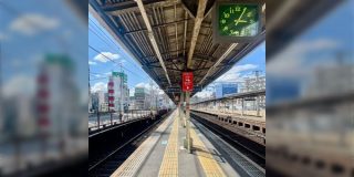 「まるで消失点の教科書」阪急中津駅の狭すぎるホームを撮影したら綺麗な1枚が撮れた話、実際に歩いてみると狭すぎて怖い - Togetter