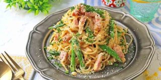 ワンパンで作れる「春野菜とベーコンの濃厚カルボナーラ」ぱお連載 | フーディストノート